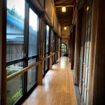 和風庭園広がる縁側