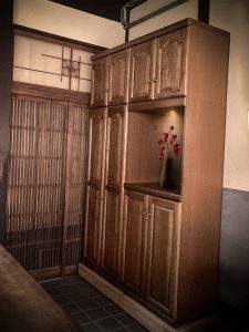 ﾉｽﾀﾙｼﾞｯｸな和風玄関収納下駄箱